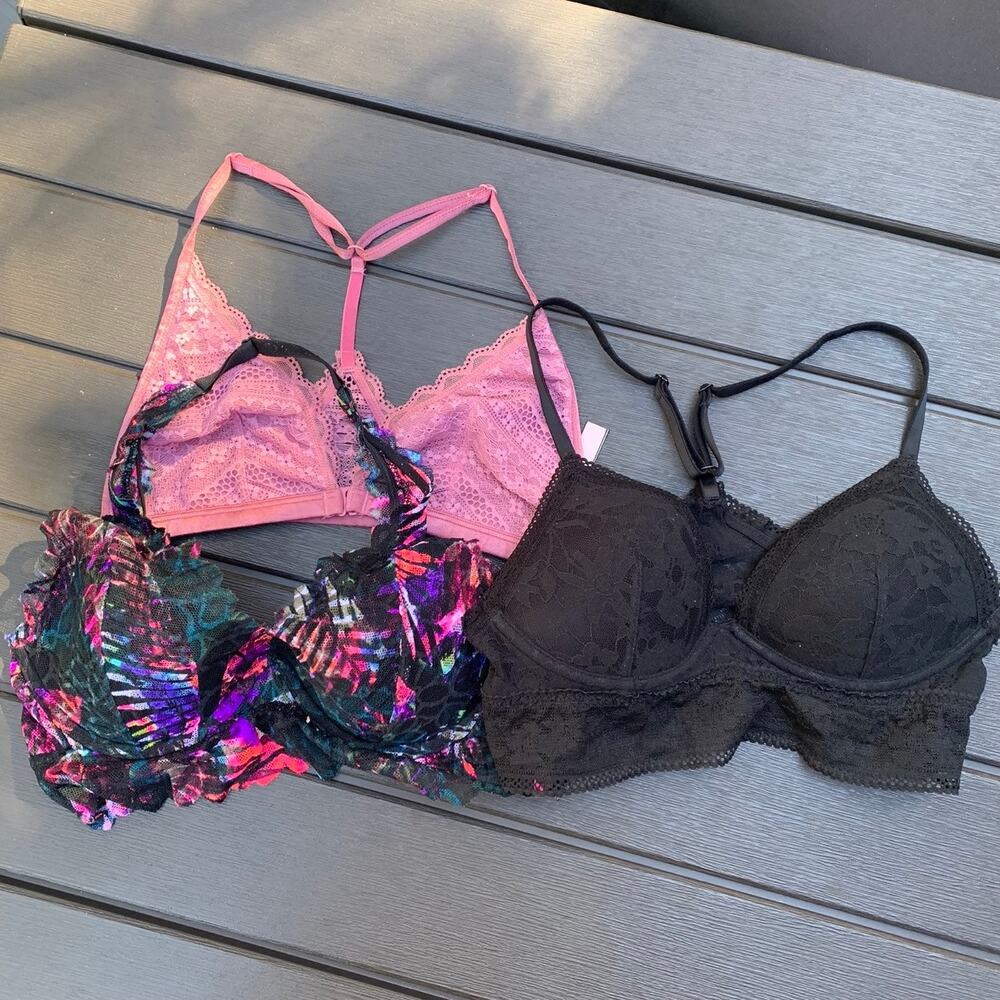 Victorias Secret Lot of 3 Lace Bras Bralette Black Pink Halter T Back Small Med